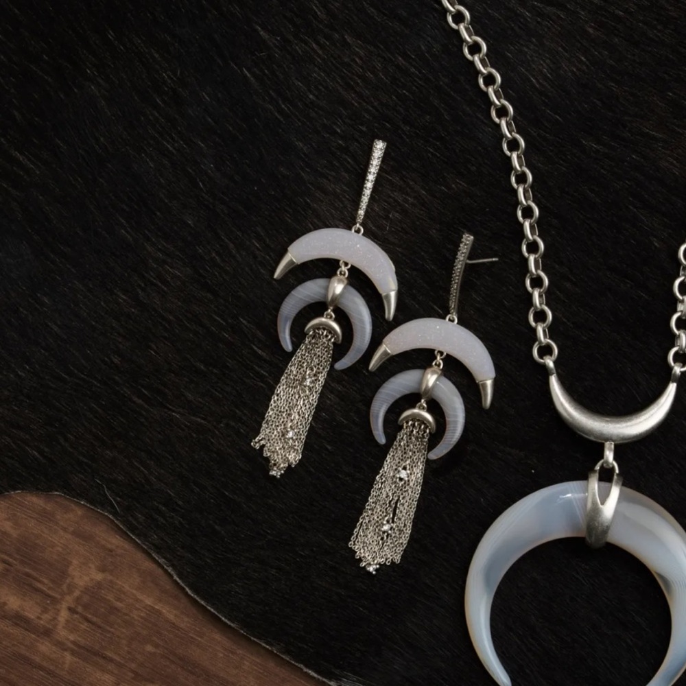 ISO earrings Kendra Scott Lainey Wilson